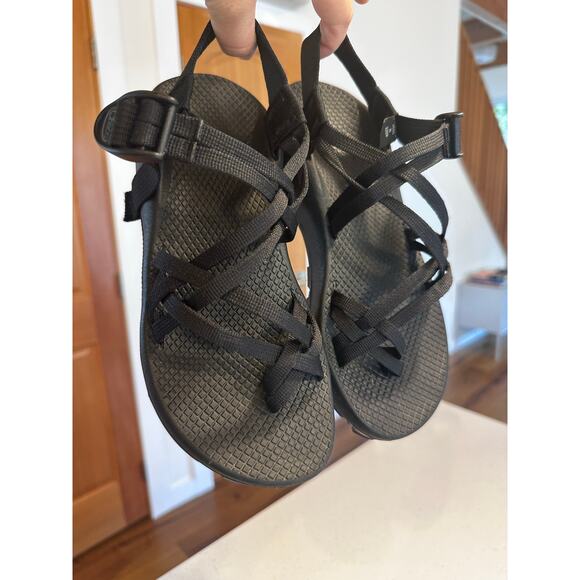 Chaco® Women's 7 M ZCLOUD™ X2 Adjustable Straps Cushioned Sandal in Solid Black - Picture 1 of 7